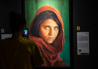 A híres zöld szemű lányt is kimenekítették Afganisztánból
