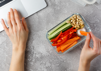 10 tipp, hogy munka közben is tartsd magad a helyes étkezéshez 