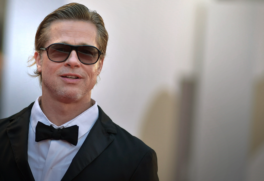 Brad Pitt szobrászként debütált: a sztár alkotásaiból kiállítás nyílt
