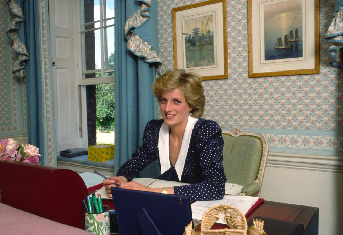 Nyilvánosságra kerültek Diana hercegné 26 évvel ezelőtti titkos levelei