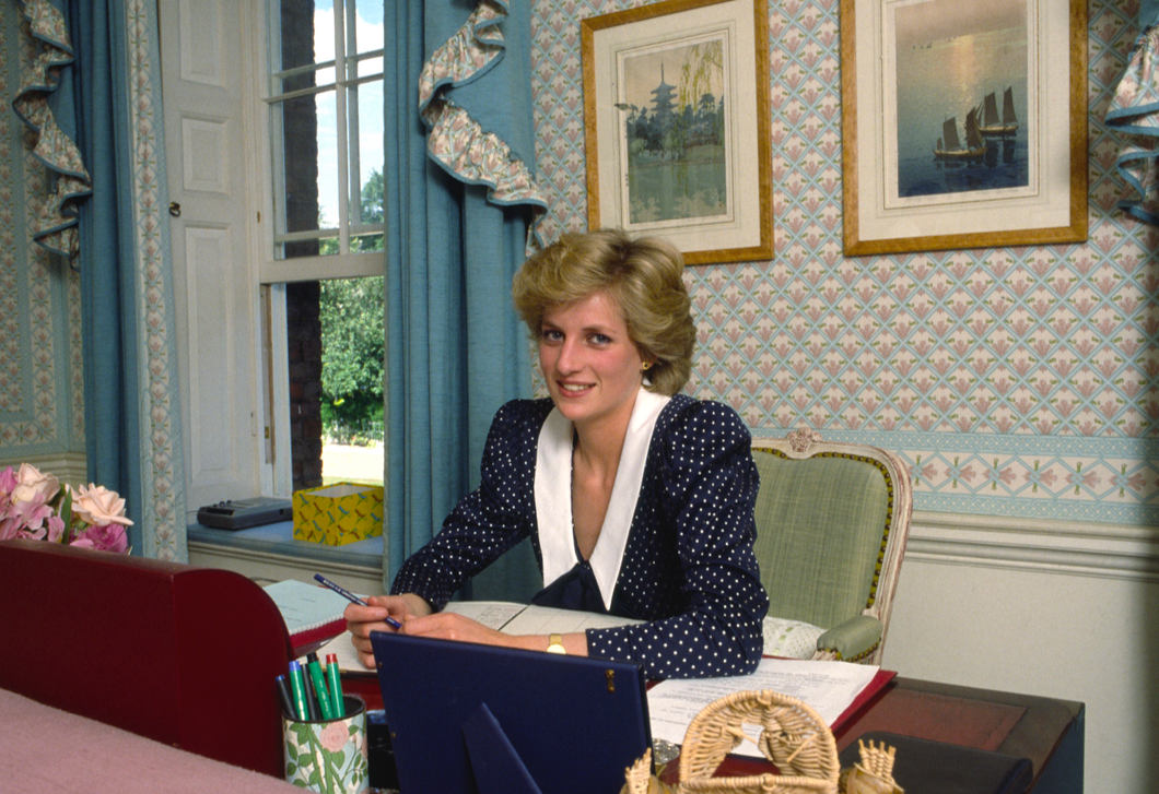 Nyilvánosságra kerültek Diana hercegné 26 évvel ezelőtti titkos levelei