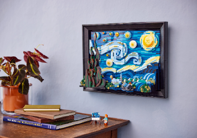 Építsd meg Vincent van Gogh ikonikus festményét  a LEGO Ideas Csillagos éj készlettel!