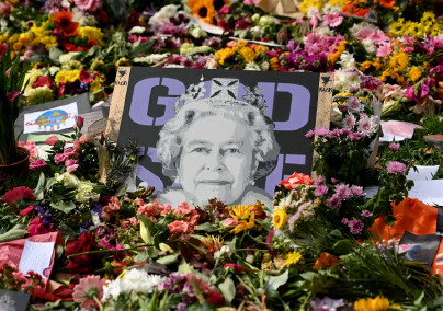 Meglepő, mire kérik az Erzsébet királynőt gyászoló tömegeket