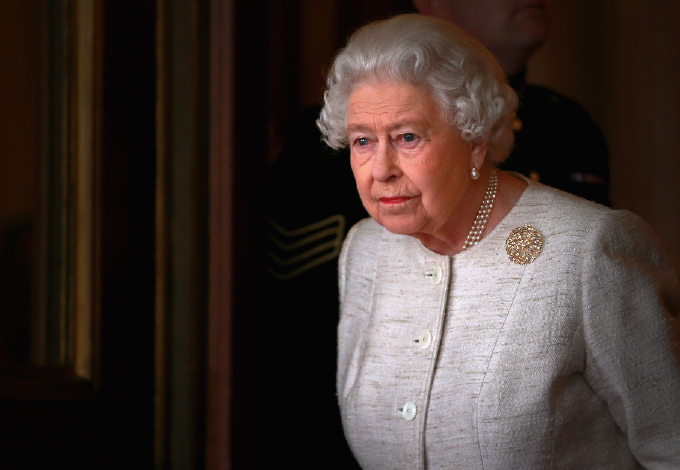Erzsébet királynő gyászol