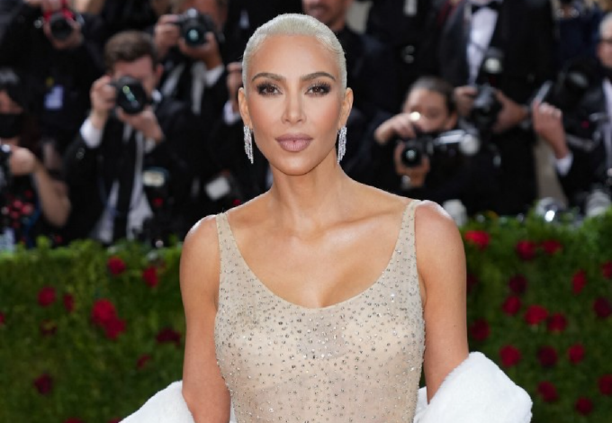 Beleállt egy plasztikai sebész Kim Kardashianba – szerinte átveri a rajongókat