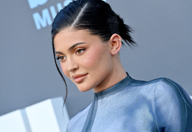Kylie Jenner egy 40 millió forintos táskát kapott ajándékba születésnapjára