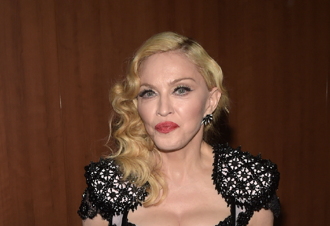 Madonna ruháit hordja a 16 éves fia