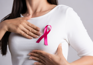 A mellrák korai jelei, amikre minden nőnek figyelnie kell