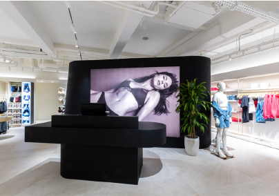 Megnyitott a régió legelső új koncepciós Calvin Klein üzlete Budapesten!
