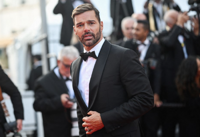 Ricky Martin belebetegedett a vérfertőzési botrányba