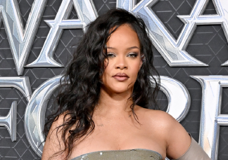 Rihanna öt hónappal a szülés után először mutatta meg magát a vörös szőnyegen