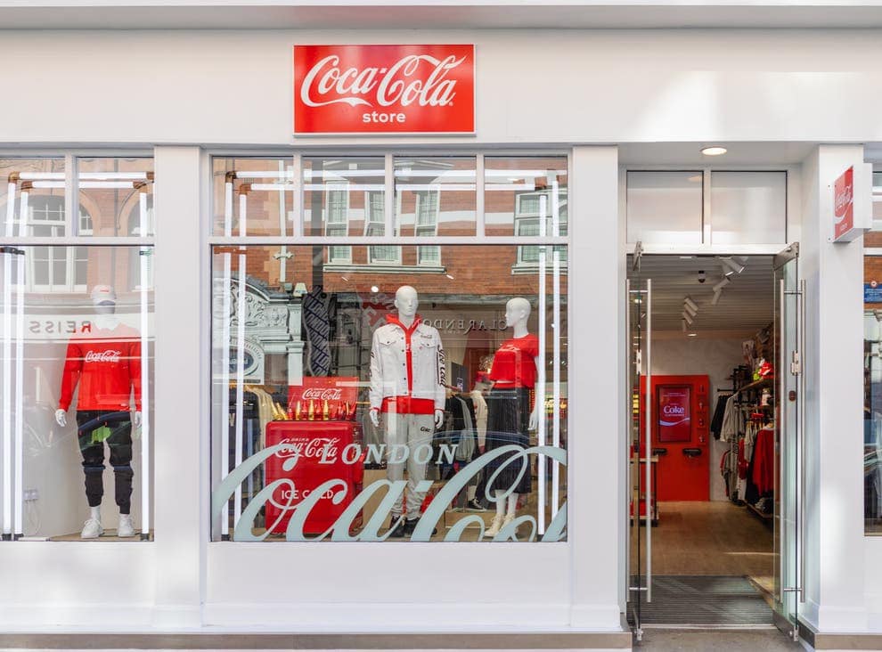 A Coca Cola high fashion üzletet nyitott Londonban
