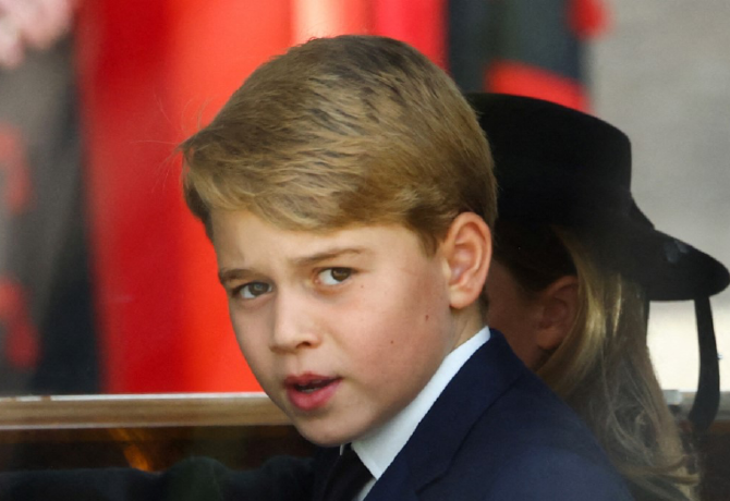 Fontos dolgot üzent a királyi család György herceg legújabb fotóival