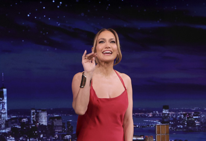 Jennifer Lopez manikűrje azonnal a nyár menő körömtrendje lett