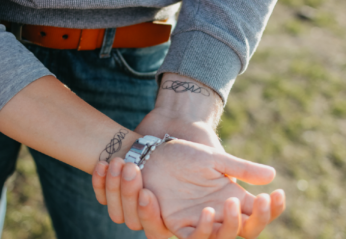 „A párom kiakadt, amiért közös tetoválásom van egy régi szerelmemmel, de én nem akarom leszedetni” 