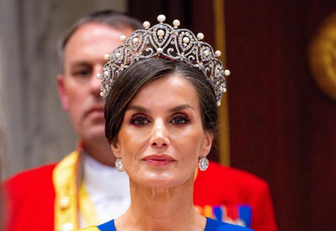 Ez a francia nők kedvenc felsője, amiért Letícia királyné is rajong