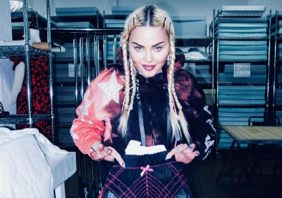 Elképesztő pletyka terjed Madonnáról: egy nála 35 évvel fiatalabb énekest csábított el